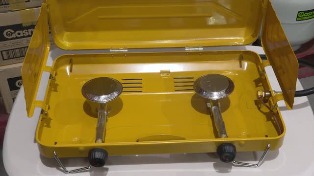 Gasmate 2 Burner Portable Camping Stove / Fine Burner Adjustment Controls