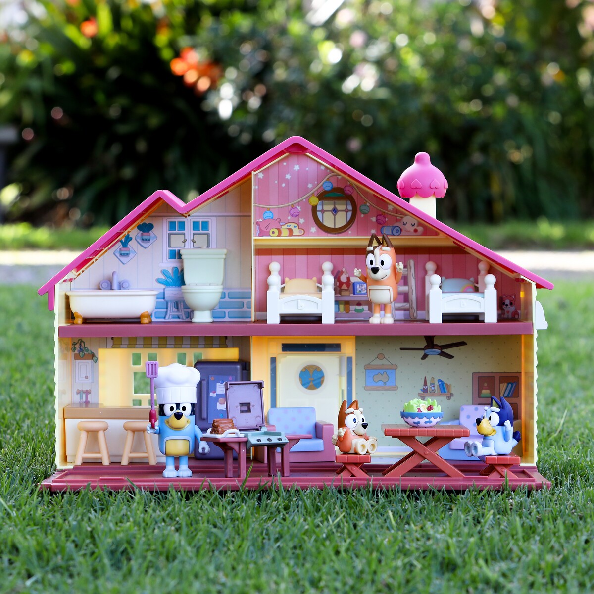 Bluey Heeler Family Home and Outdoor BBQ Playset