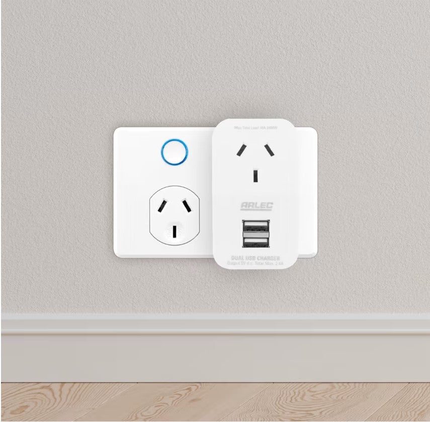 Arlec Compact Charger with Main Power Outlet