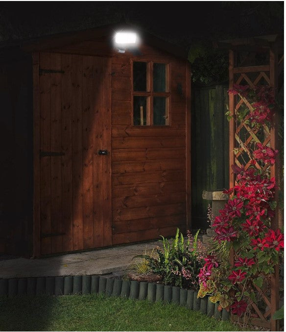 Arlec 900 Lumen Solar Movement Activated Floodlight Weather Resistant - Black